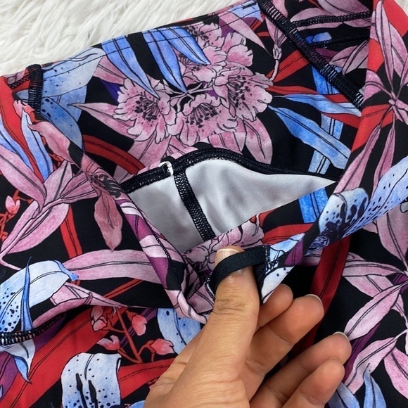 Lululemon Train Times 7/8 Pant *25" Lush Lillies Multi - Picture 4 of 6